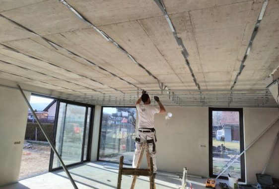 spusceni-stropi-z-vgradnimi-profili-za-led-trak-21-570x380