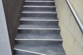 Obdelava Stopnišča Z Keramiko