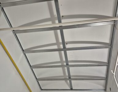 Spuščen Strop Z Pocinkano Podkonstrukcijo