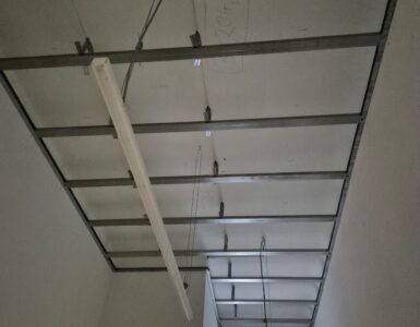 Spuščen Strop Z Pocinkano Podkonstrukcijo