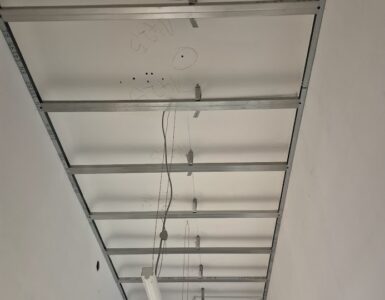 Spuščen Strop Z Pocinkano Podkonstrukcijo