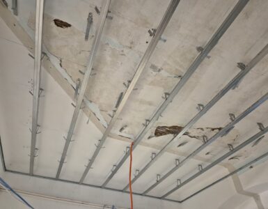 Spuščen Strop Z Pocinkano Podkonstrukcijo