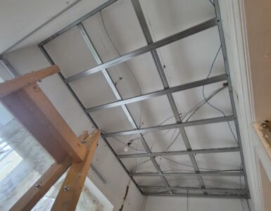 Spuščen Strop Z Pocinkano Podkonstrukcijo