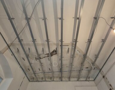 Spuščen Strop Z Pocinkano Podkonstrukcijo