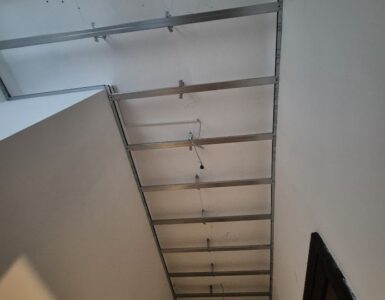 Spuščen Strop Z Pocinkano Podkonstrukcijo